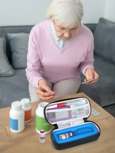 Vista 7 de YOUSHARES Estuche de viaje para viales de insulina – Bolsa de transporte para diabetes aprobada por la TSA que mantiene la medicina fresca
