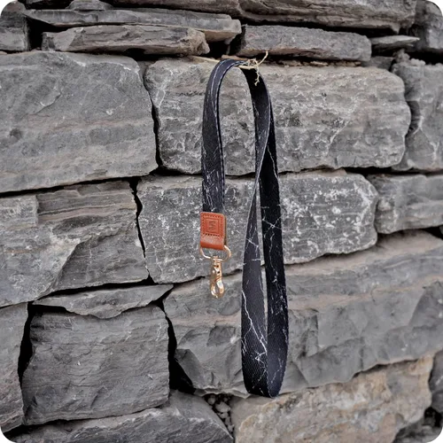 Vista 5 de SENLLY Correa de cordón para el cuello para llaves, diseño original de identificación y soporte para llavero