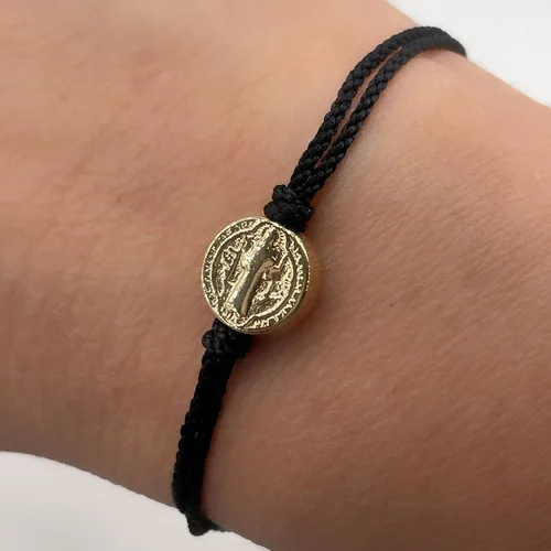 Vista 9 de St Benedict Coin Medal on Adjustable Red Cord Wrist Adjustable Bracelet