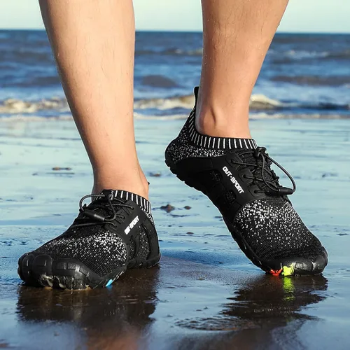 Vista 2 de CHUIKUAJ Zapatos de agua para hombre, zapatos descalzos, zapatos de natación para la playa, zapatos aeróbicos de secado rápido, negro-EU41