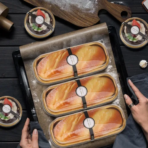 Vista 5 de Suclain 600 piezas de mini moldes para pan negros y dorados con tapas y cucharas, calcomanías de sellado de 6.8 onzas, papel de aluminio desechable
