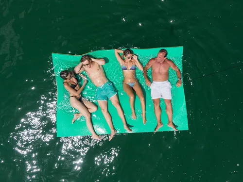 Vista 8 de Alfombrilla flotante Lily Pad premium fabricada en Estados Unidos (9x6, 12x6 y 18x6 pies) para lagos y piscinas - Ideal para el lago, piscina, barco