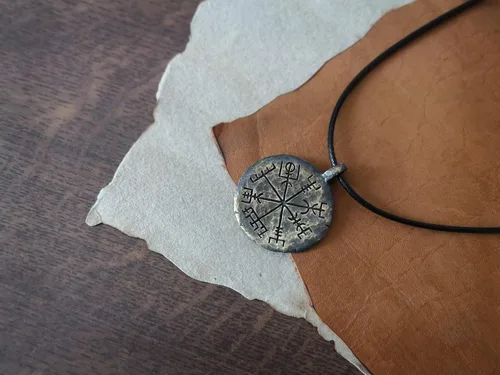 Vista 5 de Baldur Jewelry - Collar de brújula vikinga, collar con colgante de guía Vegvisir, amuleto de joyería nórdica con cuerda ajustable - Regalos vikingos