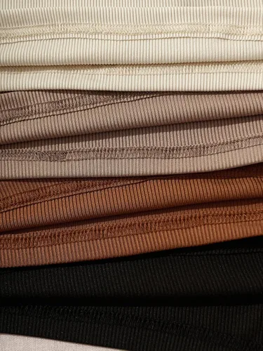 Vista 4 de Milumia Conjunto de 4 camisetas sin mangas con cuello en V de punto acanalado para mujer