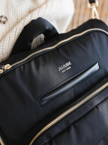 Vista 3 de JuJuBe Mochila convertible para pañales con cambiador, organizador de gran capacidad de 14 bolsillos, bolsillo aislado para botella, toallitas