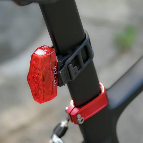 Vista 4 de CATEYE AMPP & ViZ - Kit combinado de luces para bicicleta recargables USB – IPX4 impermeable de alto lumen AMPP Opticube™ LED y luz de seguridad