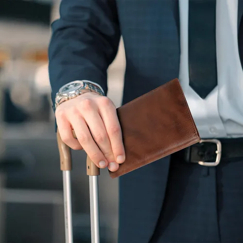 Vista 7 de Polare - Cartera de viaje de cuero con bloqueo RFID para pasaporte para hombres y mujeres Café
