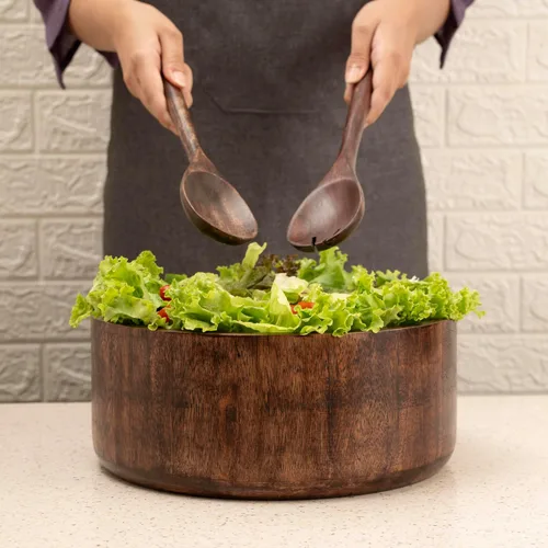 Vista 4 de Luxe Designs Juego de Tazón de Ensalada de Madera Quemada Oscura de 12" con Utensilios para Servir Ecológico, Tazón Multiusos para Mezclar y Servir