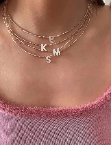 Vista 3 de Collar con inicial de cuentas con letra de perla, estilo bohemio, verano, playa, gargantilla para mujer