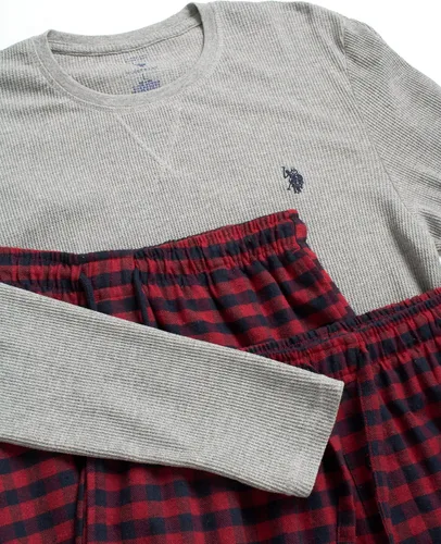 Vista 2 de U.S. Polo Assn. Conjunto de pijama para hombre, camiseta de manga larga de punto gofre de 3 piezas, pantalones de franela y pantalones cortos