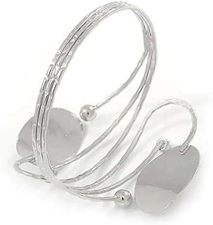 Vista 2 de Brazalete con hoja ovalada martillada chapada en plata, ajustable, Cristal, Sin gemas.
