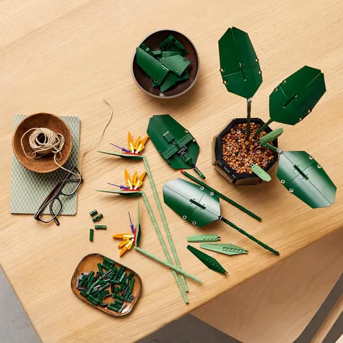 Vista 3 de LEGO 10289 Creator Expert Bird of Paradise - Juego de construcción para adultos, ave de paraíso, plantas artificiales, flores, idea de regalo