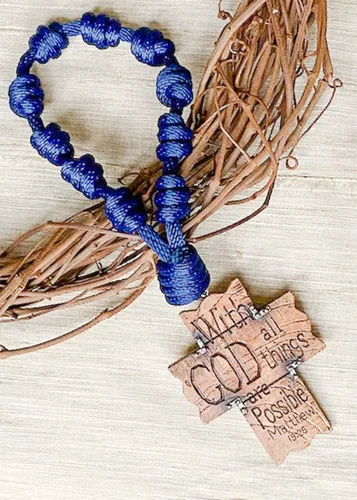 Vista 7 de Knots of Grace Pomo de la puerta, rosario, azul marino Decoración colgante católica, bendición para una nueva casa, regalo religioso
