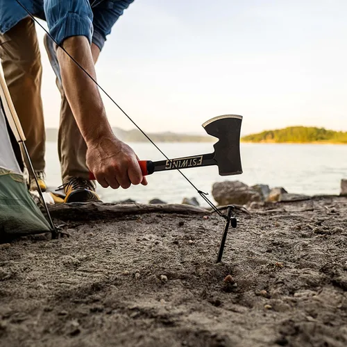 Vista 5 de ESTWING Camper's Axe - Hacha azul de 14 pulgadas fabricada en Estados Unidos con extractor de estacas para tienda de campaña y agarre de reducción