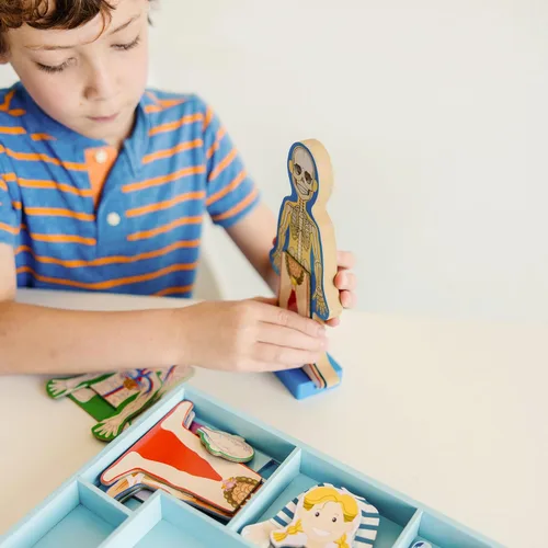 Vista 7 de Set de juego magnético de anatomía del cuerpo humano, con 24 piezas y bandeja de almacenamiento, de la marca Melissa & Doug