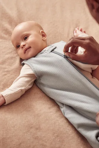 Vista 2 de MORI Saco de dormir unisex acanalado para bebé con cremallera frontal, cómodo y ajustable, saco de dormir de 1.5 TOG para niños y niñas pequeños