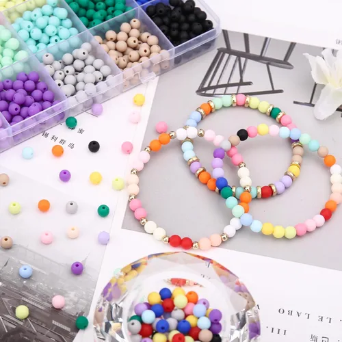 Vista 5 de 1440 piezas de cuentas redondas de acrílico mate de 6 mm de color caramelo, 24 colores surtidos de cuentas de chicle de plástico con agujero Juego