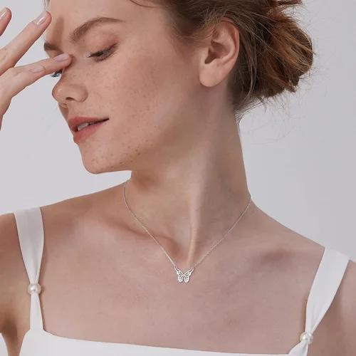Vista 2 de ChicSilver Collar de mariposa de plata de ley 925, delicado y lindo collar con colgante de mariposa para mujer, joyería minimalista para uso diario