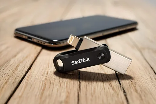 Vista 4 de SanDisk Unidad flash iXpand Go de 128 GB - Para tu iPhone 14 o anterior - Crea espacio en tu iPhone - SDIX60N-128G-GN6NE
