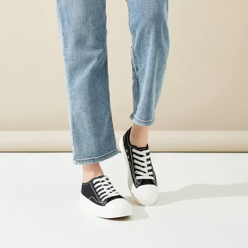 Vista 5 de Zapatos de lona transpirables para mujer, tenis de lona con cordones para mujer, tenis de moda de caña baja, tenis clásicos en blanco y negro