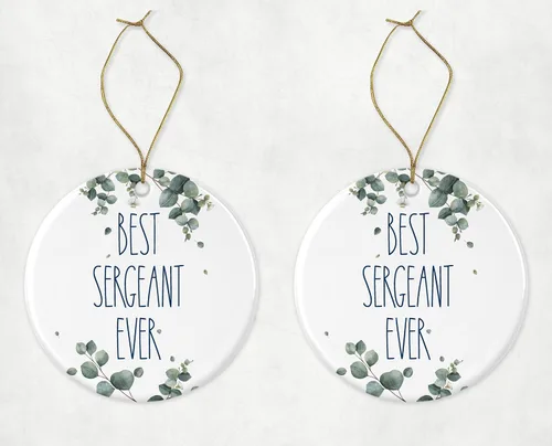 Vista 3 de DiandDesignGift Adorno de sargento, el mejor regalo de Navidad para sargento, regalo de cumpleaños, aniversario, adorno de cerámica impreso en ambos