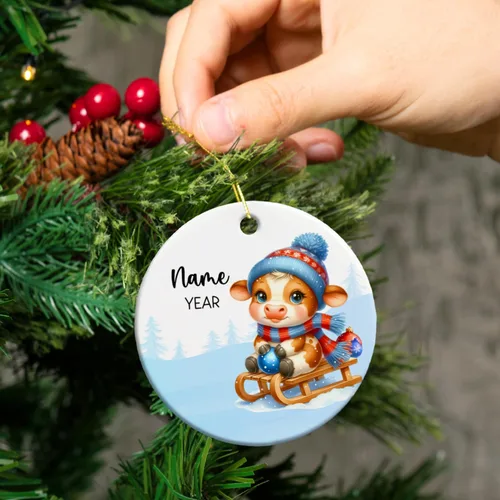 Vista 4 de Adornos de Navidad personalizados de vaca para niños, adornos personalizados de la primera Navidad del bebé de vaca para recién nacido, adorno