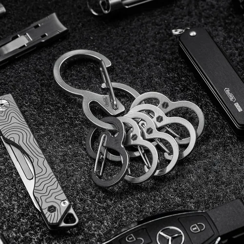 Vista 7 de KeyUnity Mosquetón de acero inoxidable, mini clips, llavero organizador para llaves, linterna, cuchillo plegable y silbatos