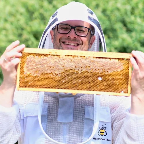 Vista 8 de BeeProGear 3-Layer Ventilated Mesh Beekeeping Suit for Men & Women - Sting Proof Full Body Suit with 2 Veils, Gloves & Bag