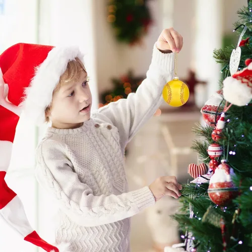 Vista 7 de Adorno soplado de vidrio de sóftbol de Navidad de 3.15 pulgadas, mini bola deportiva pintada a mano 2025 para niños y niñas, árbol de Navidad
