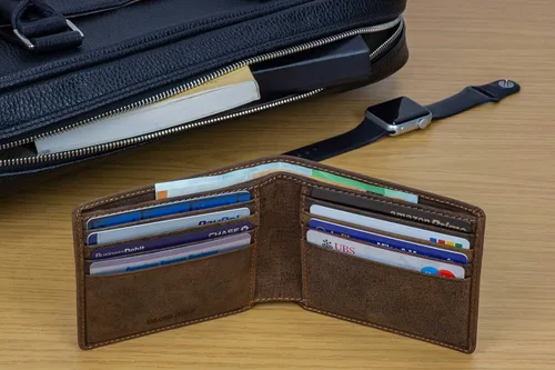 Vista 3 de Billetera de cuero delgada para hombre con bolsillo plegable y tecnología de bloqueo RFID, Marrón cazador oscuro