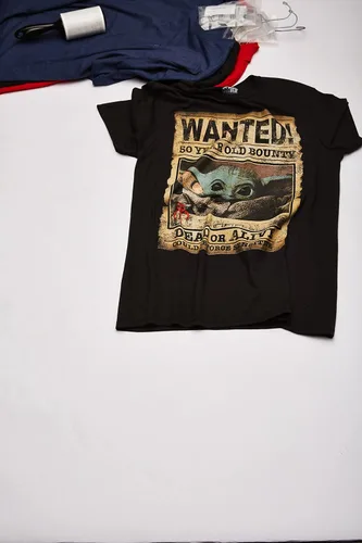 Vista 3 de STAR WARS Baby Yoda - Camiseta con póster de Mandalorian Wanted para hombre