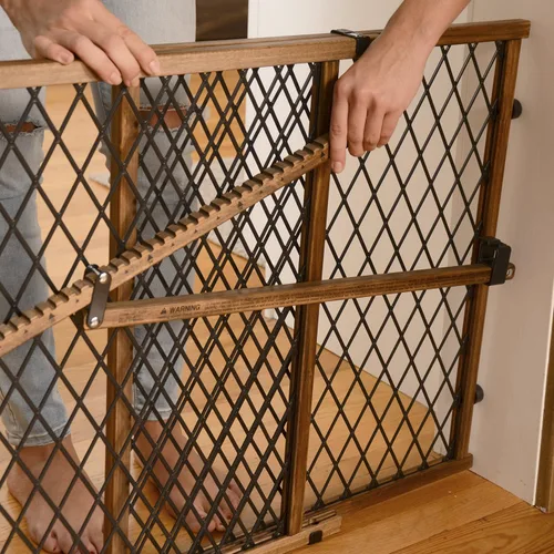 Vista 7 de Evenflo Position & Lock - Puerta para bebé, montada a presión, colección Farmhouse