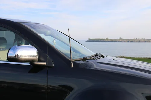Vista 7 de AntennaMastsRus – 2010 – 2018 Dodge Ram Truck 2500 – antena de Repuesto, Negro