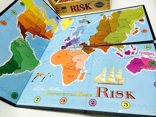 Vista 5 de Hasbro Gaming Nostalgia de Riesgo