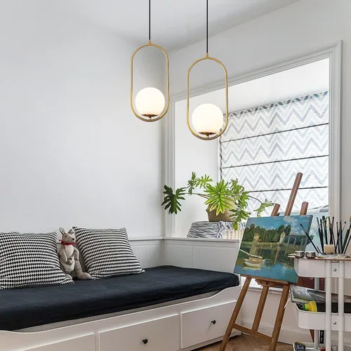 Vista 4 de KCO Moderna lámpara colgante de globo de vidrio de 1 luz, lámpara colgante dorada y blanca, iluminación colgante minimalista de latón cepillado