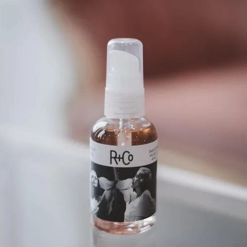 Vista 2 de R+Co TWO WAY MIRROR Smoothing Oil – Frizz-Control & Shine-Enhancing Hair Oil, Smooths & Softens Hair, All Hair Types