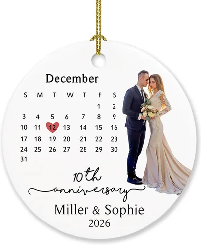 Vista 12 de Foto personalizada, adorno de matrimonio de nuestra primera Navidad 2023, regalo para novio, novia, señor y señora, foto y calendario, adorno