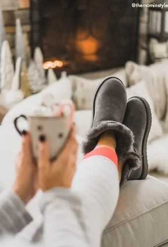 Vista 4 de Dearfoams Fireside Perth Shearling - Pantuflas de bota, forro de piel de oveja, para mujer
