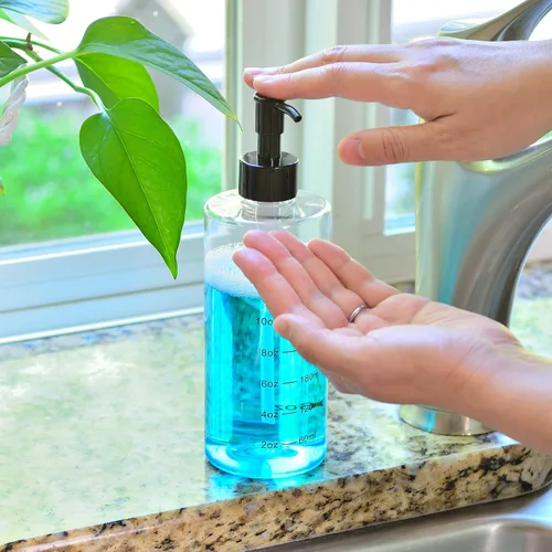 Vista 4 de Youngever Paquete de 5 botellas de plástico con bomba de 16 onzas, botellas de plástico transparente recargables con bloqueo de medición y viaje