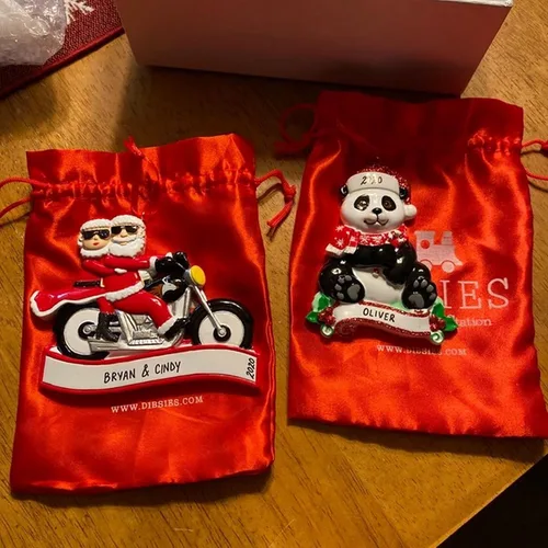 Vista 7 de Adorno Navideño Colgante Personalizado para Parejas Mr & Mrs Claus (Santa Genial y la Señorita Claus)