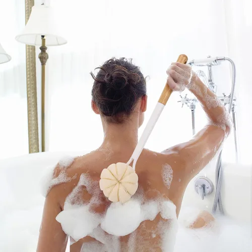 Vista 4 de BTYMS Cepillo de esponja de baño con mango largo para ducha de 17 pulgadas, cepillo exfoliante de doble cara, cepillo para el cuerpo de ducha