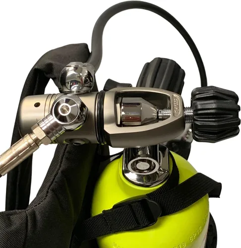 Vista 3 de Spare Air El kit EasyDive es un sistema de buceo y snorkel minimalista completo