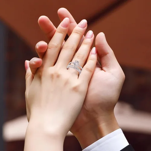 Vista 3 de Juego de 2 anillos de diamantes para parejas, juego de anillos de diamantes con microincrustaciones de lujo, joyería de compromiso para mujer