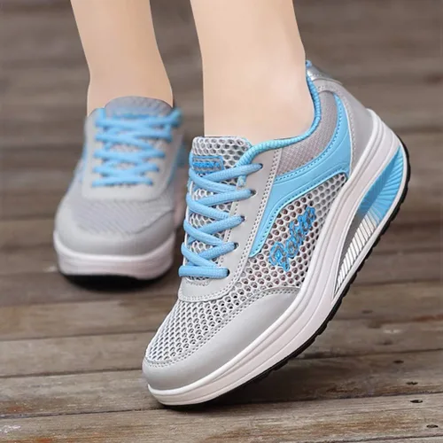 Vista 3 de Lousioa Parejas Hombres Woemen Sneakers Flying Weaving Mesh Slip-On Transpirable Ligero Runing Corde-Up Zapatos de Deportes al aire libre, 5, Azul