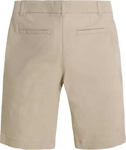 Vista 2 de IZOD Bermudas adaptables para uniforme escolar para niña, cintura ajustable, cierre de velcro y botones de imitación