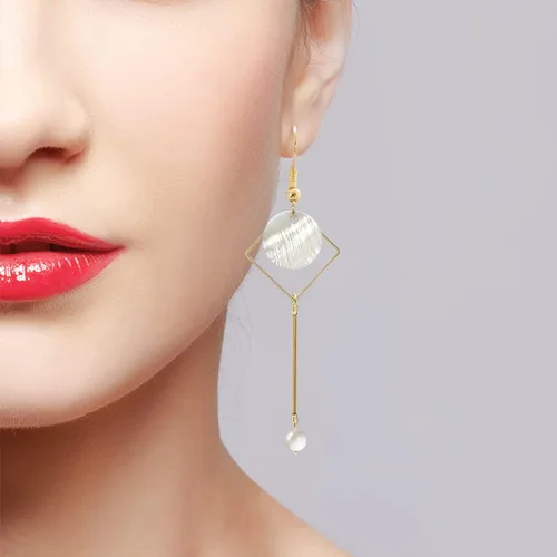 Vista 4 de Aretes de concha de asimetría boho para mujer, aretes abstractos geométricos de moda, aretes minimalistas de gancho