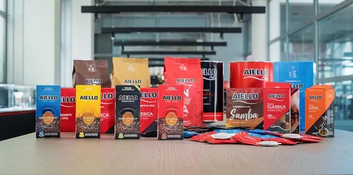 Vista 6 de Aiello Caffe - Granos de café expreso italiano, bolsa de 2.2 libras, café de grano entero mediano recién tostado y mezclado en el sur de Italia