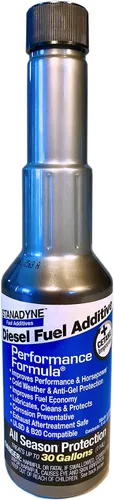 Vista 2 de Rendimiento fórmula uno inyección 8oz., funda de 24 botellas, lleva 30 galones de combustible diesel por botella.