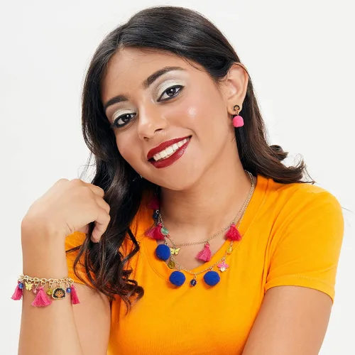 Vista 3 de Disney Encanto - Pulsera Encanto con dije Mirabel y borlas - Pulseras con dije para niñas, Metal, Sin gemas.