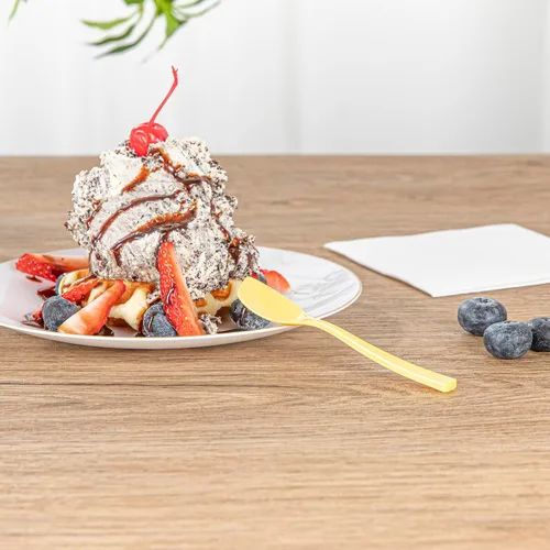 Vista 8 de Restaurantware Cucharas de postre de 4.5 x 1 pulgada, 100 cucharas desechables de degustación, asas resistentes, cucharas de plástico amarillo bebé